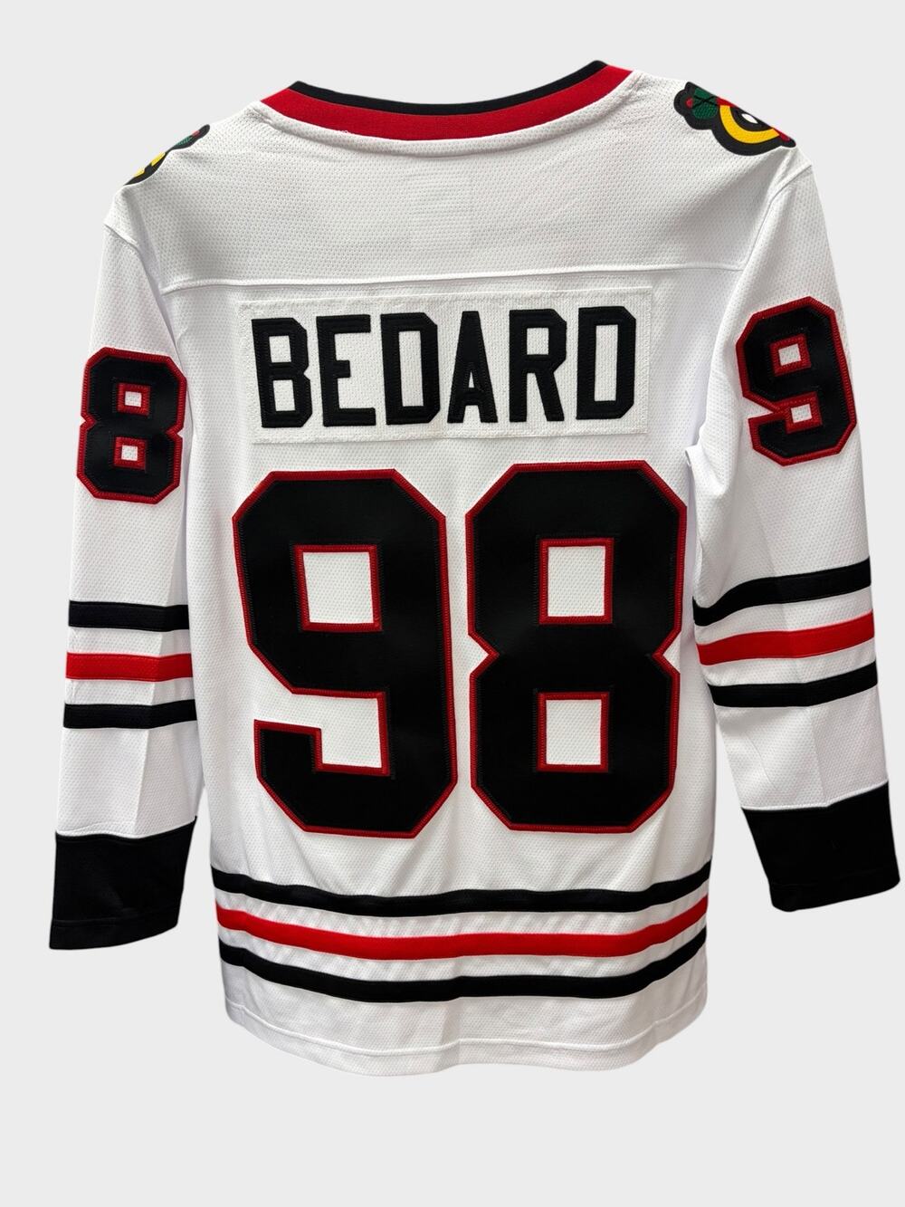 Chicago Blackhawks Connor Bedard #98 Fanatics Women’s Jersey White Size M NWT